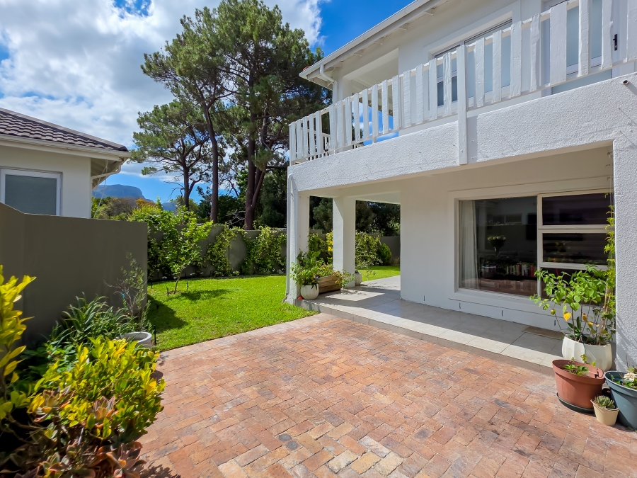 2 Bedroom Property for Sale in Belle Constantia Western Cape